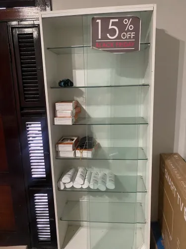 Vitrine expositor semi novo contém alguma detalhes para ajeitar aceito (negóciar)