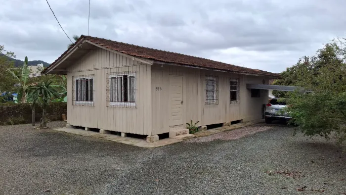 Troca por sobrado geminado médio-alto padrão ou imóvel pronto em outro local