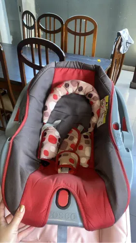 Vendo bebê conforto 