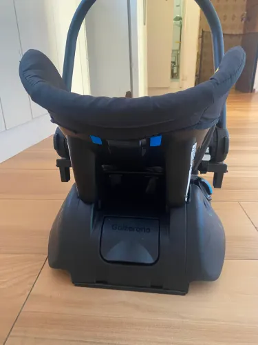Carrinho de bebê/ bebê conforto/ cadeirinha