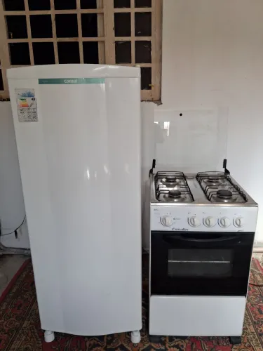 Geladeira e Fogão, usados mas funcionam. Entrego.