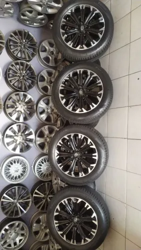 Rodas aro 17 Corolla com pneus seminovos 