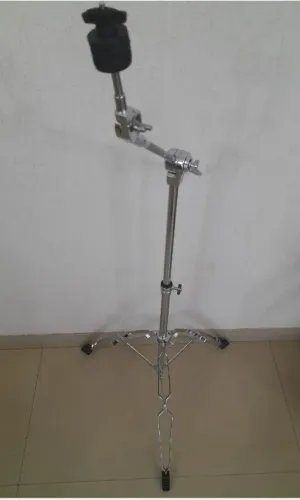 Estante girafa de prato bateria. Fica reta . Reforçada. Sem uso.