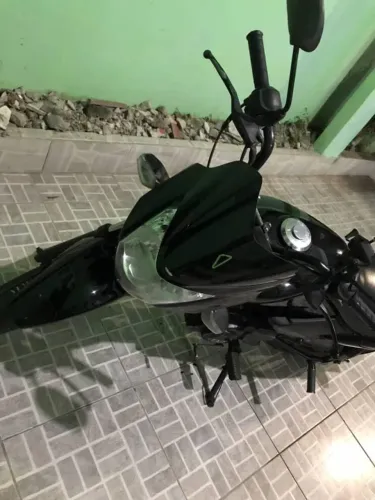Dafra 125 pra vender logo 7.500..... 2023 documento em dia 