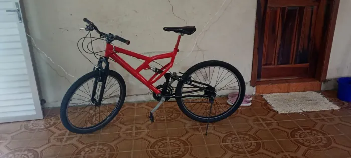 Vende-se bicicleta usada com tudo funcionando, mais informações entrar em contato