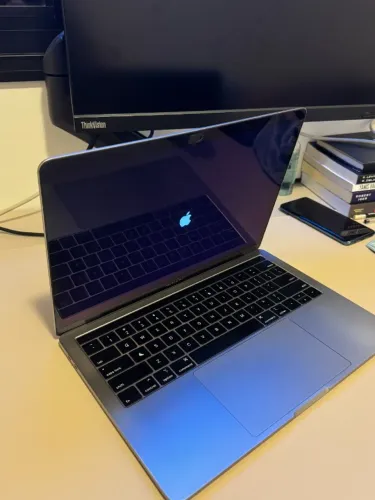 MacBook Pro 13" (2019) - Intel Core i5 / 8GB RAM
