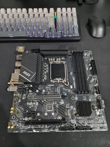 MSI PRO B760M-A WIFI DDR5 (2 MESES DE USO)