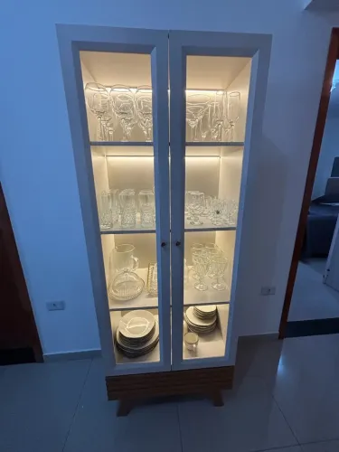 Vendo linda cristaleira