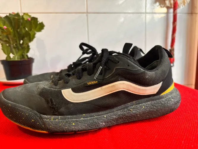 Tênis Masculino Vans Ultrarange Exo - Speckle Black/Gold