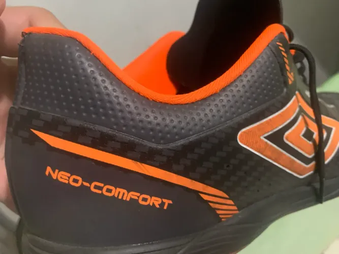 Society chuteira 43 Umbro comfort