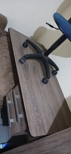 Mesa para Computador com 2 Gavetas - Excelente Estado!