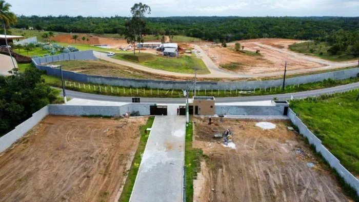 Terreno em Condomínio Monte Gordo - EM FRENTE AO GUARAJUBA BEACH COUNTRY