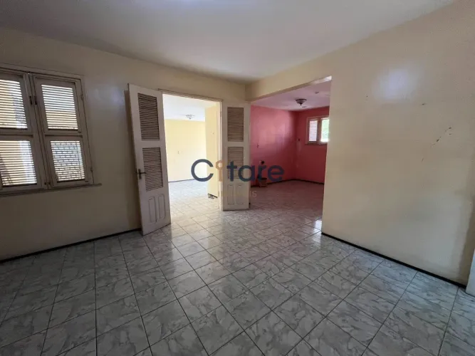 Casa em ótima localização moradia ou fins comerciais.