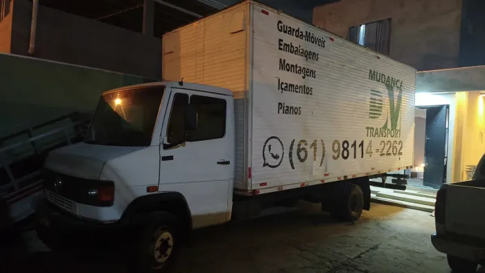 Vendo MB 709 ano 92 baú de 6,5mts