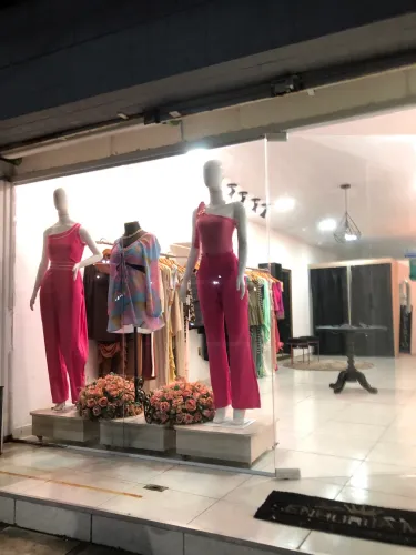 VENDE-SE LOJA COMPLETA/PRONTA