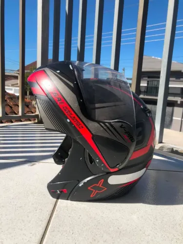 CAPACETE DE MOTO. MODELO ROBOCOP