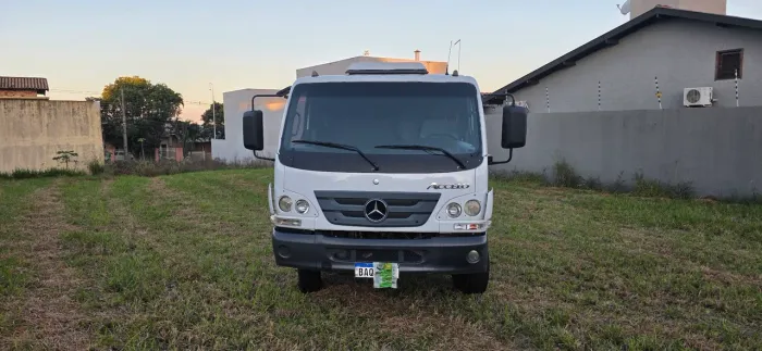 Accelo 1016, ano 2015 modelo 2016.
