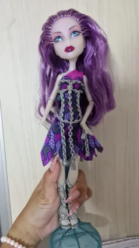 Monster high Spectra assombrada 