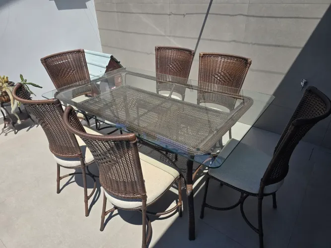 Conjunto de Mesa e 6 cadeiras de Rattan