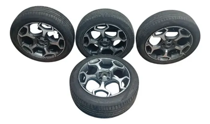 Kit Pneus 205 50 R17 Fiat Punto T-Jet 1.4 Turbo 2013 Com Detalhes
