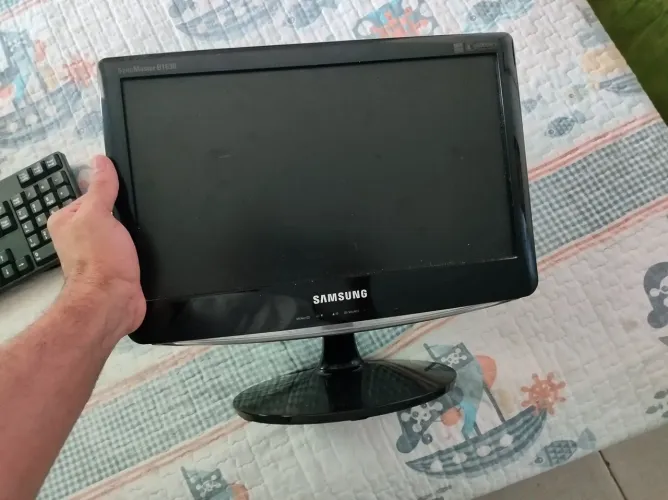 Monitor Samsung 16 polegadas SyncMaster B1630N - Ótimo Estado