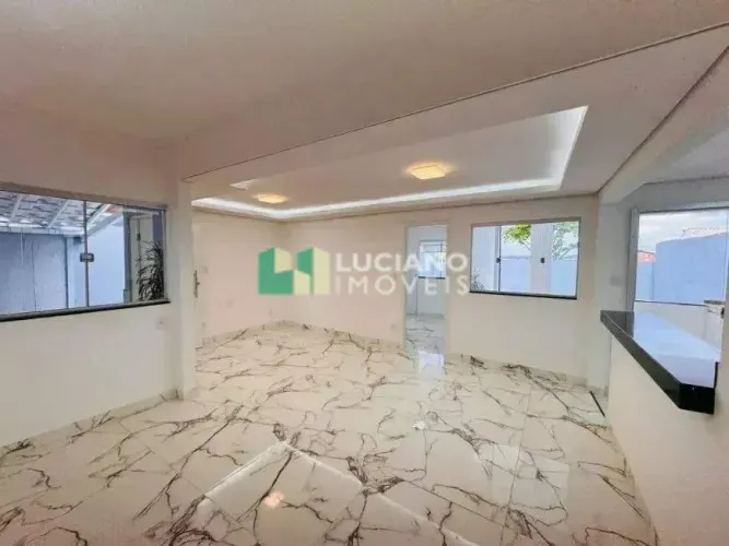 Casa Linear à Venda 3 Quartos 2 Suítes Lote de 360 m² Rio Branco