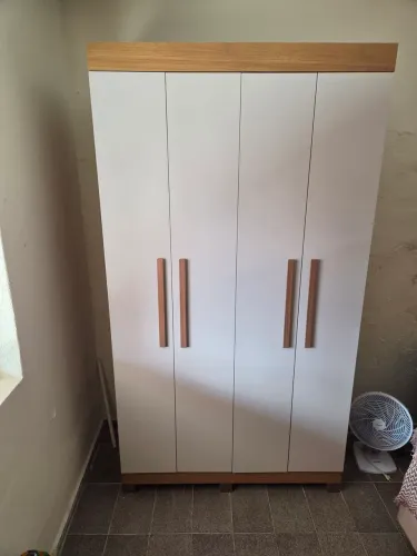 Guarda-Roupa + Cama Box Casal com Colchão - R$ 1.300