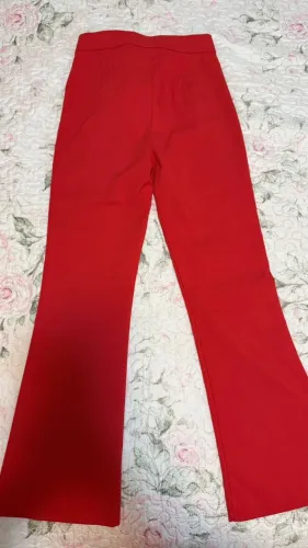 Calça Zara vermelha, tamanho XS, usada apenas uma vez.