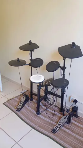 BATERIA ELETRÔNICA + BAQUETAS