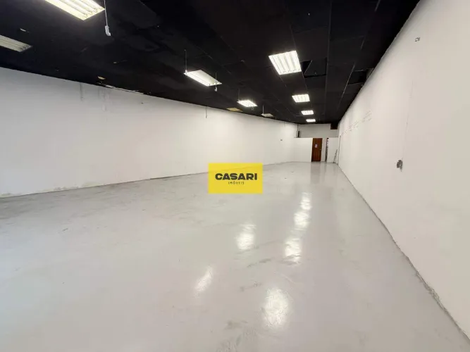 Salão Comercial para Locação com 570m², 6 Vagas e Excelente Localização no Centro de São B