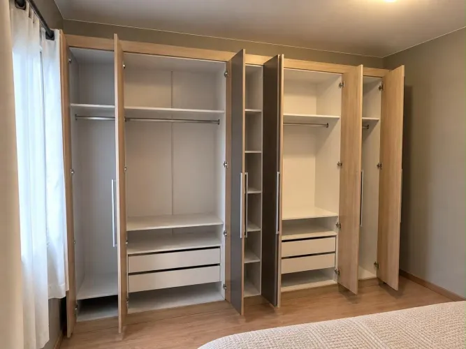 Vende-se guarda roupa 7 portas