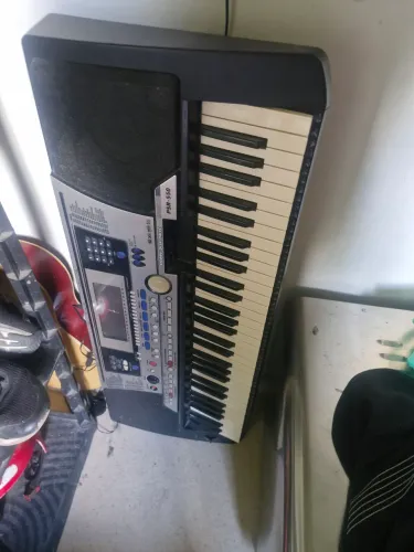 Teclado  PSR-550  com pedal 