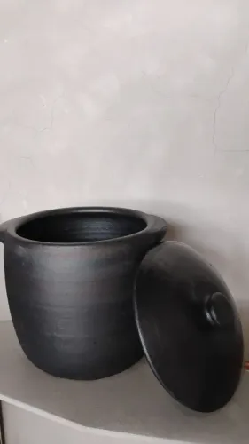 Caldeirão de 10 litros. 