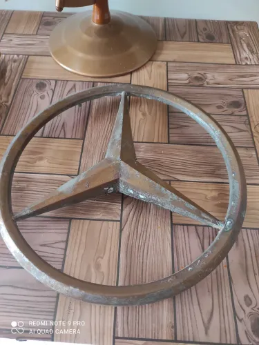 Emblema do caminhão Mesc Bens, antigo demais :