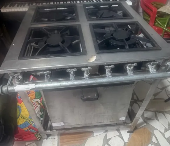 fogão industrial de 4 bocas em aço inox com forno