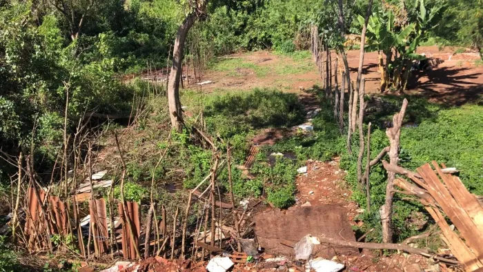 Vendo terreno na região das moreninhas 3 próxima creche colégio mercado tenho dois terreno
