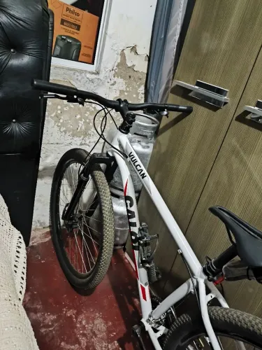 Bicicleta aro 29 Caloi vulcan branca