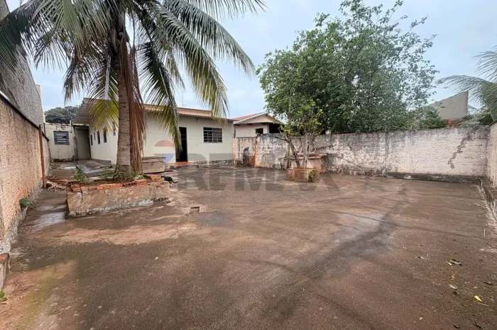 Casa com ótimo acabamento 3 quartos e terreno grnade