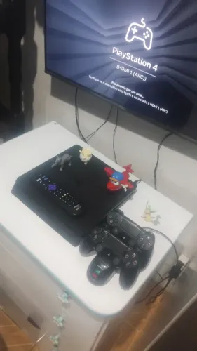 PlayStation 4 semi novo