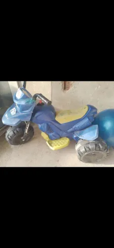 Moto elétrica precisa bateria 