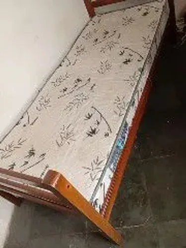 Cama solteiro madeira e colchão semi novo