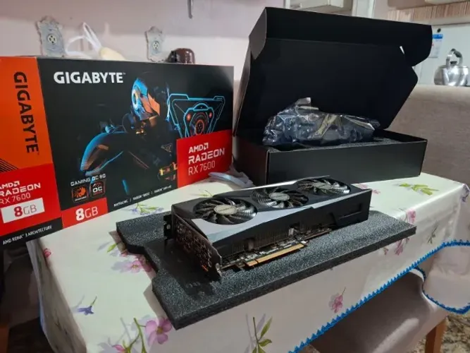 PLACA DE VIDEO RX 7600 8GB