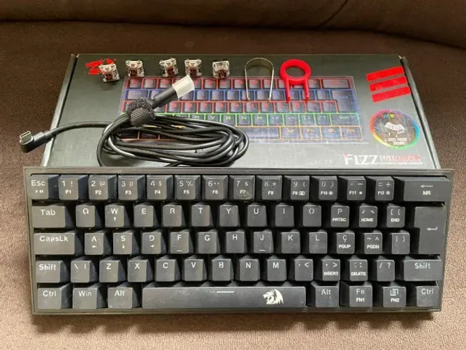 Teclado Mecanico Gamer Redragon Fizz Rainbow ABNT2 Switch Marron 60%