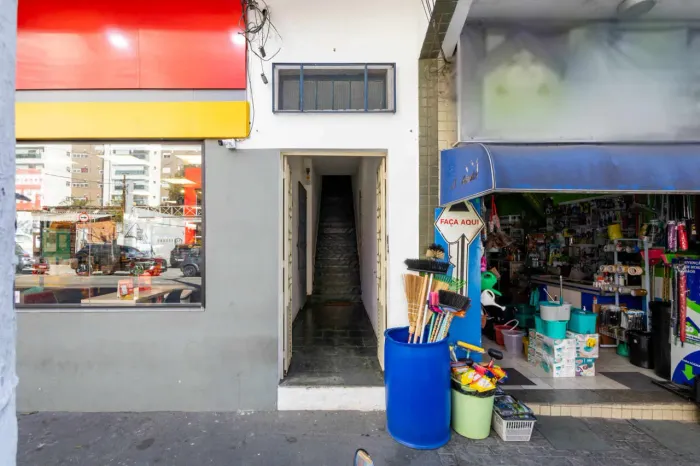 Prédio comercial na Avenida Fagundes Filho, 915 - Sala 01 24 m²