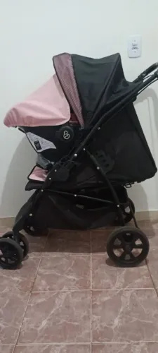 Carrinho de bebê e galzerano