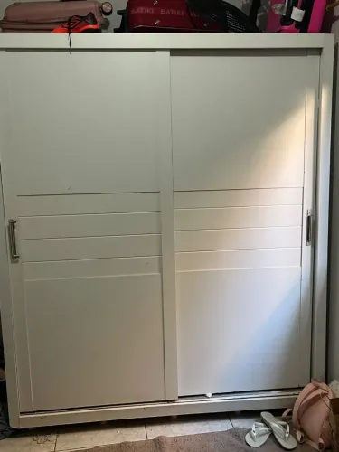 Vende-se guarda roupa solteiro