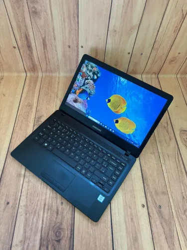 Notebook Samsung i3, 8GB RAM, SSD rápido, excelente estado com garantia