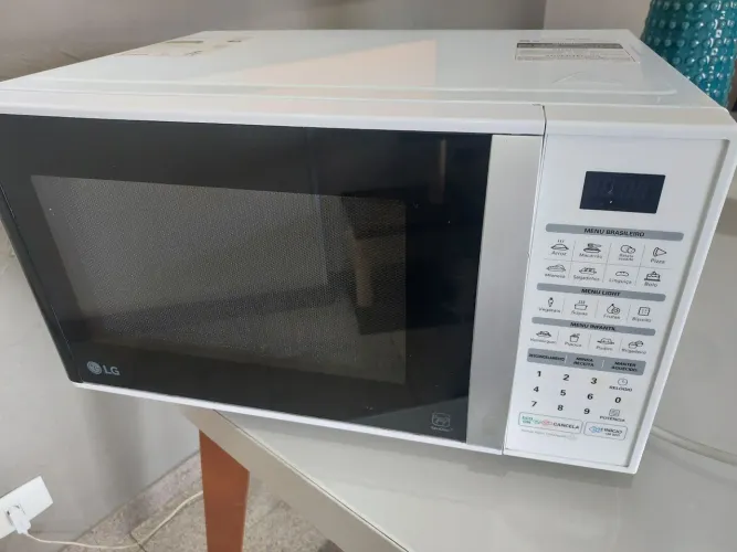 MICROONDAS LG 30 LITROS BEM NOVO ESTOU NA ZN BAIRRO PQ NOVO MUNDO