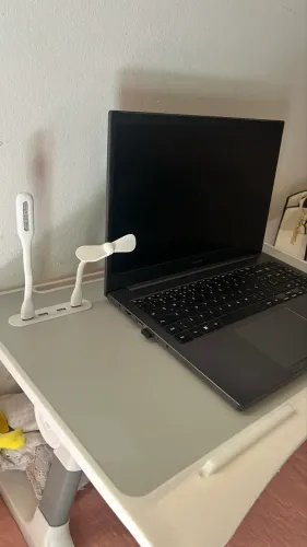 Mesa de estudos retrátil