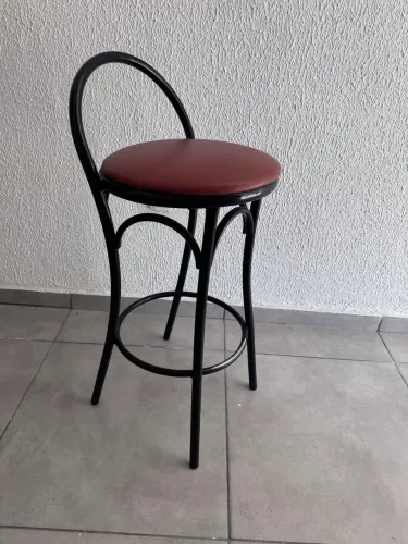 Banqueta de metal